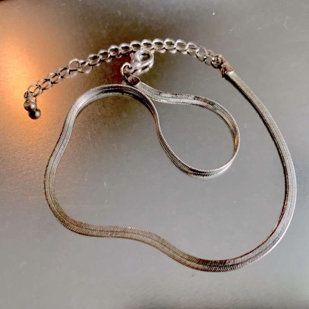 ✨ Urban Outfitters Silver Choker Necklace ✨